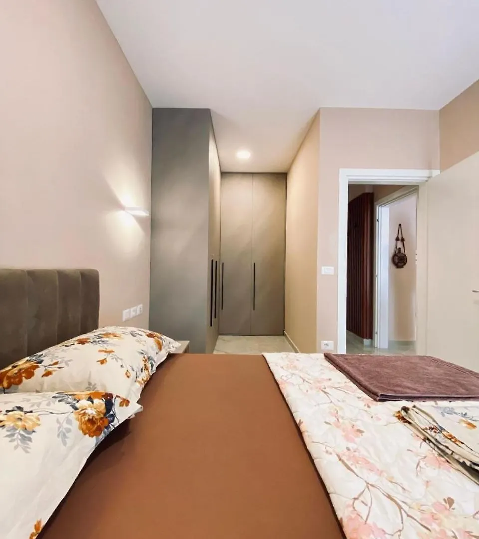 Garden Building Apartment Tirana 0*,